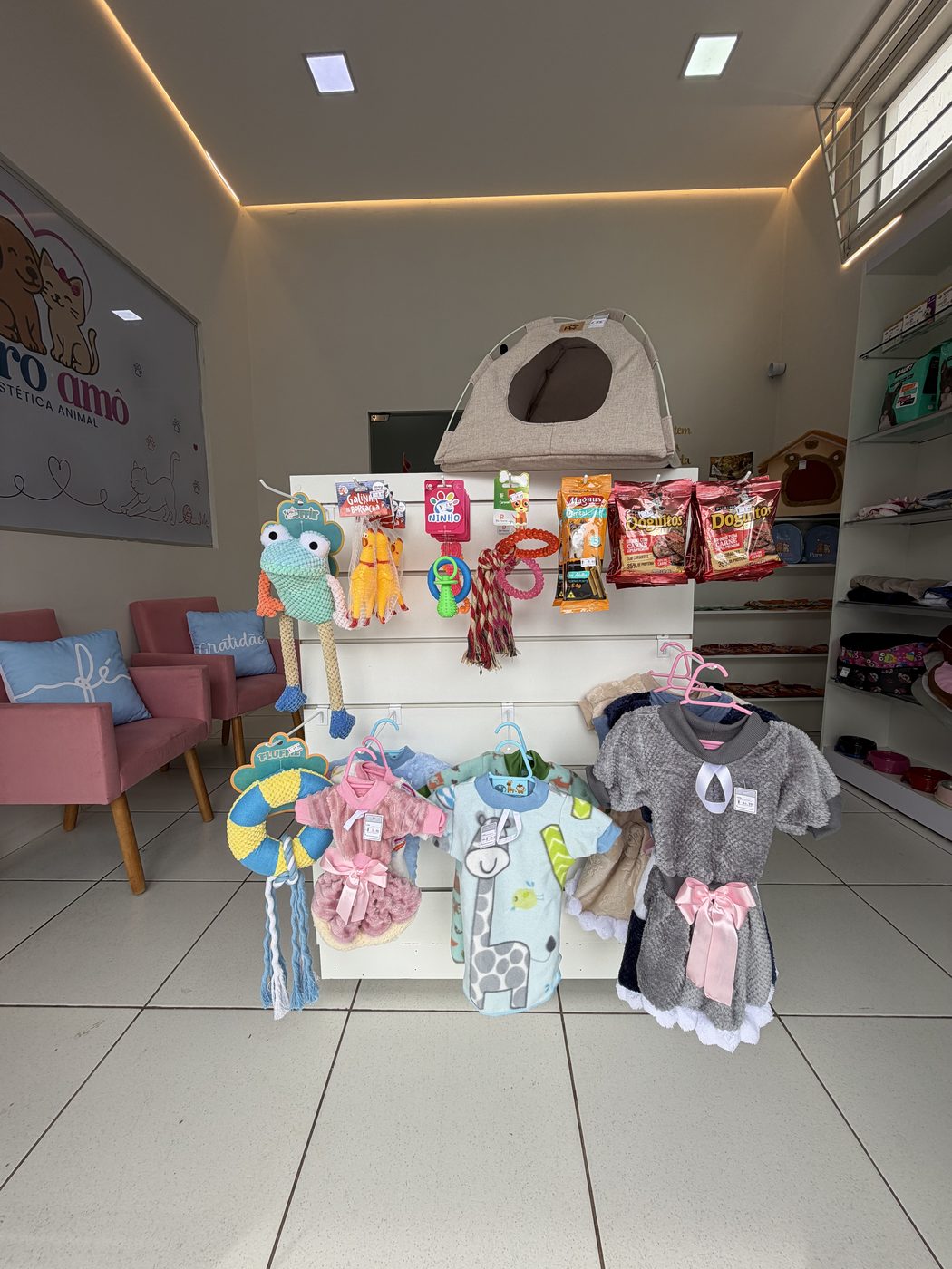 Roupinhas e acessórios pet à venda