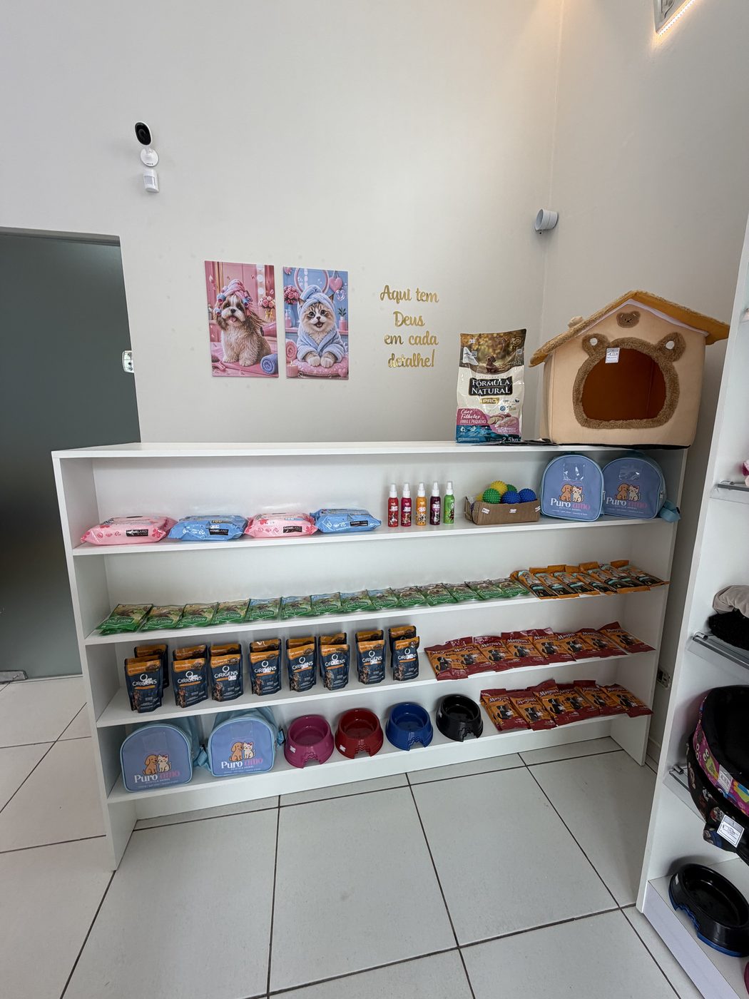 Produtos e rações na loja